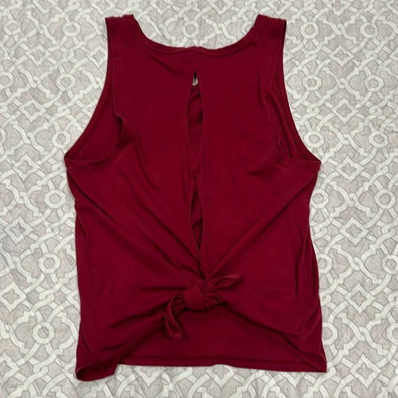 Victoria's Secret Sport - 4 Pack of Tank Tops - Picture 6 of 10